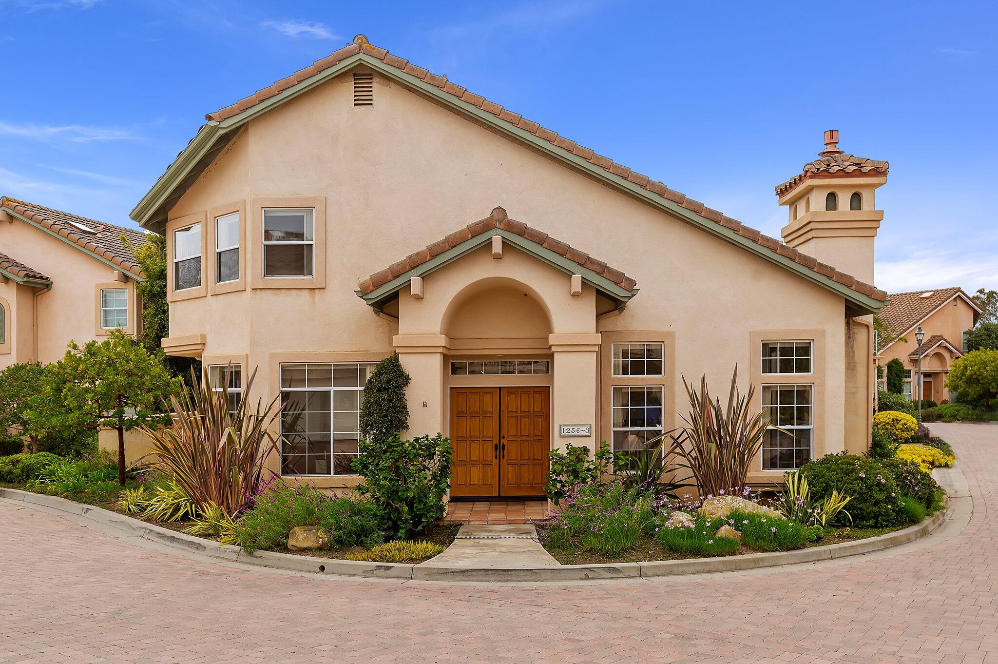 1256-3 Cravens Lane Carpinteria photo 1