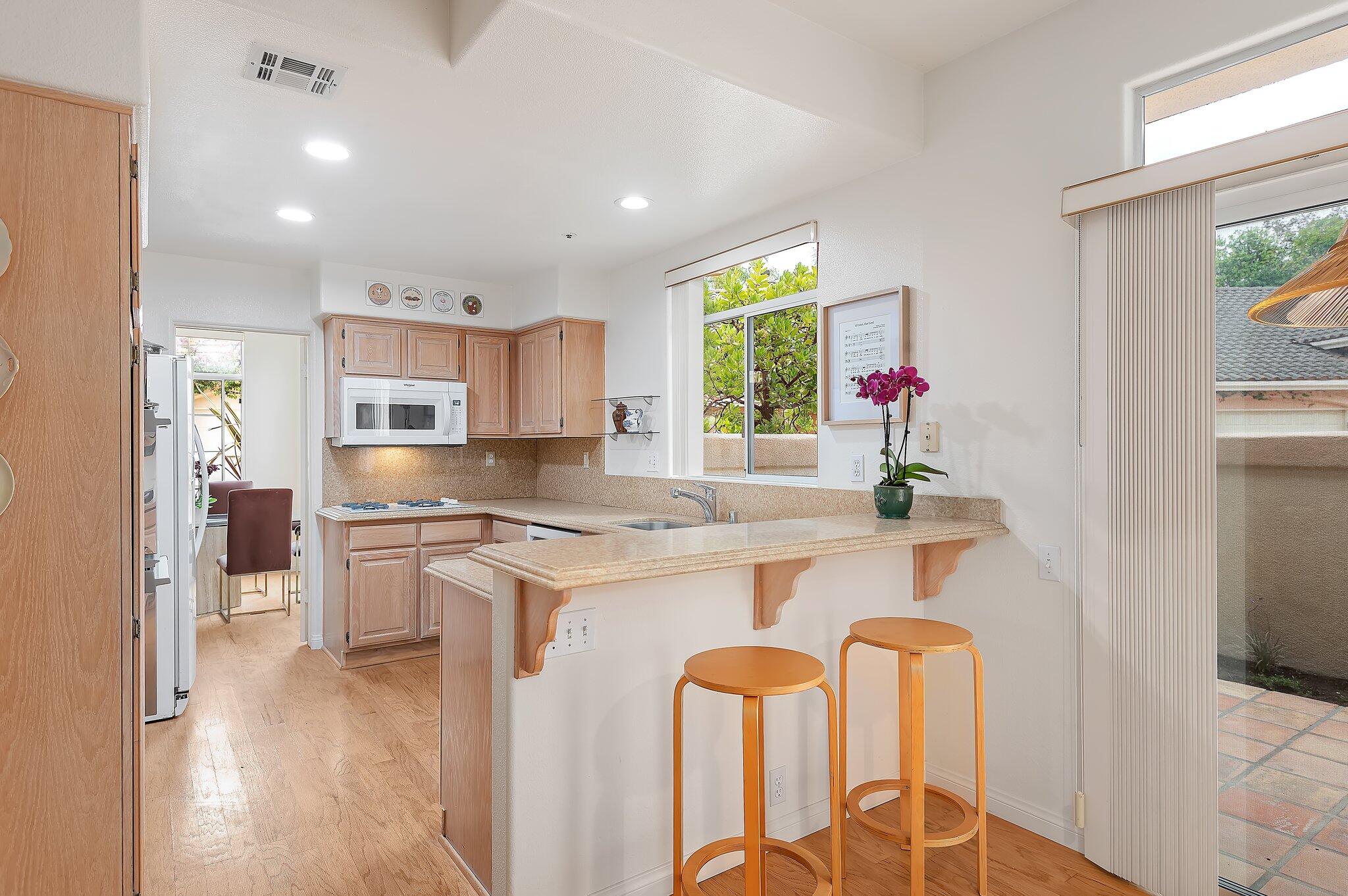 1256-3 Cravens Lane Carpinteria photo 9