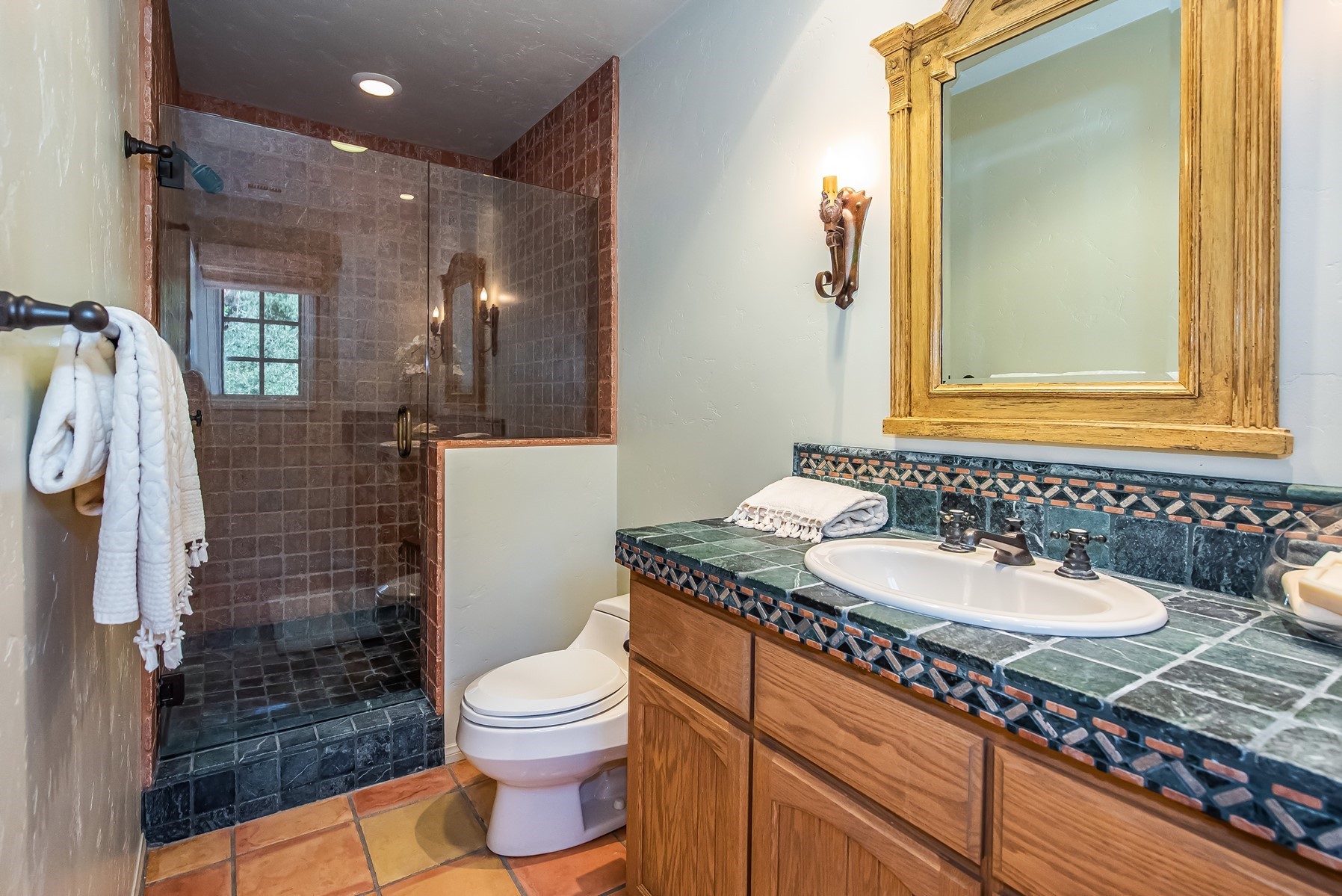 2939 East Valley Rd photo 24