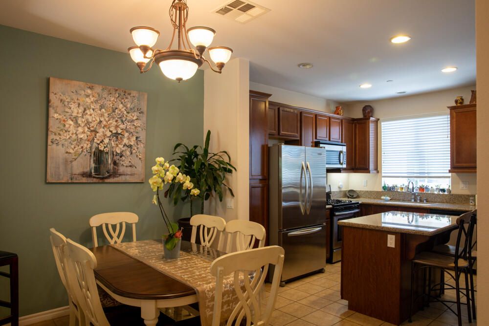 335 Matthew Way photo 3